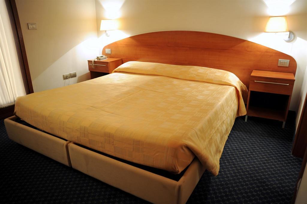 Hotel Vittoria San Giórgio di Nogaro Chambre photo